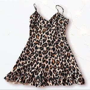 Pretty Little Thing Cheetah Romper | Size 6